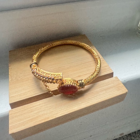 Elegant Gold and Red Women's Bracelet - Picture 6 of 7